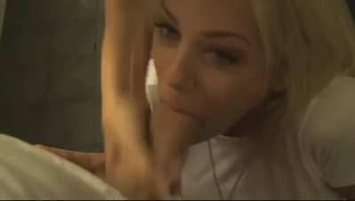 Late night party blowjob 😋