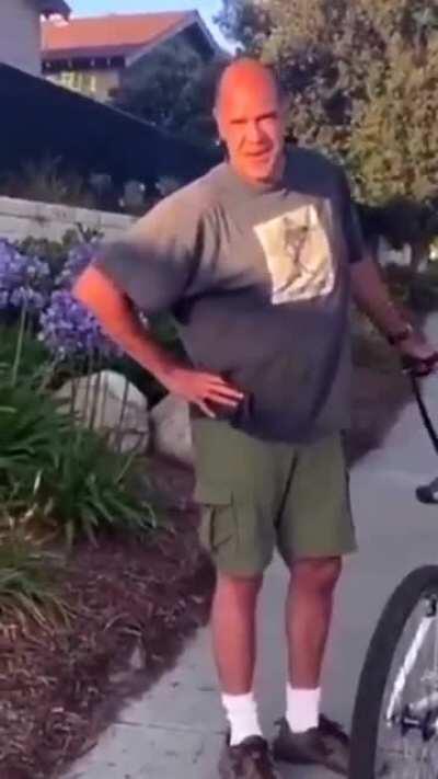 Aggressive guy tries to start a confrontation to make a video go viral