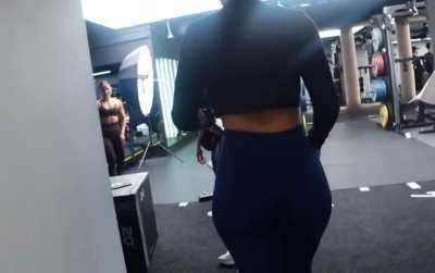 Lexie walking giving 🍑🎂😍