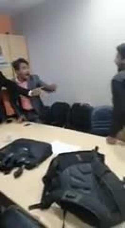 Justification chaiye kisiko??😩