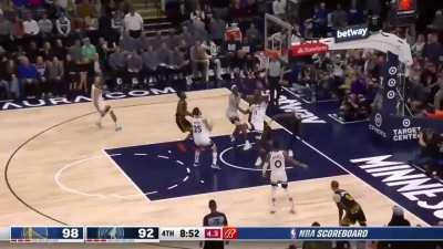 D'Angelo Russell scores 14 consecutive points in 3.5 minutes to spur comeback run