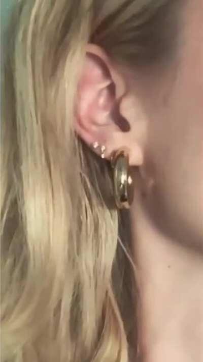 Erin Moriarty is so pretty!