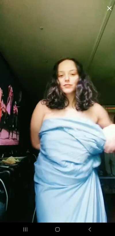 She jumps on live & the whole towel slips off.