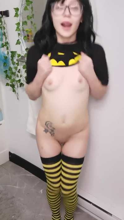 Would any guy settle for a dorky little girlfriend as small as me? 😖 [F]