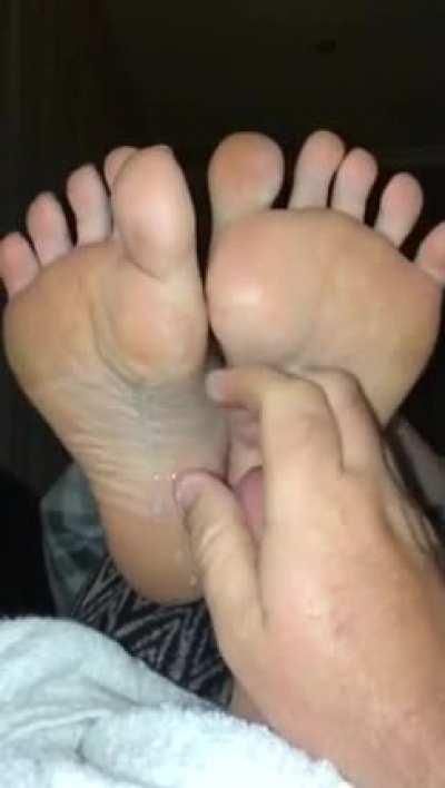 soles getting soaked 😼
