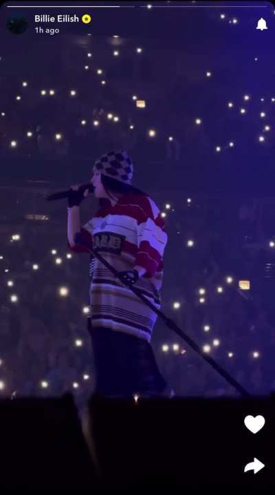 The crowd singing the ad-libs is so satisfying 😩