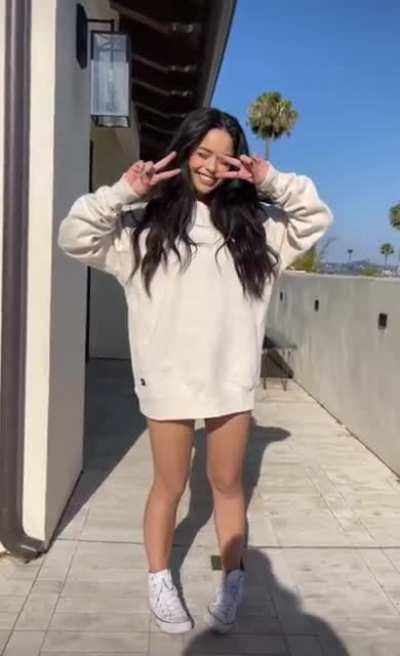 Valkyrae 100t merch ad
