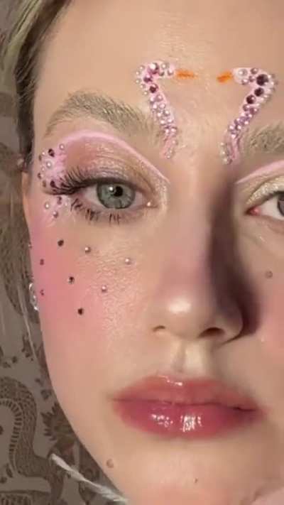 'Halloween look' - Tiktok November 2024