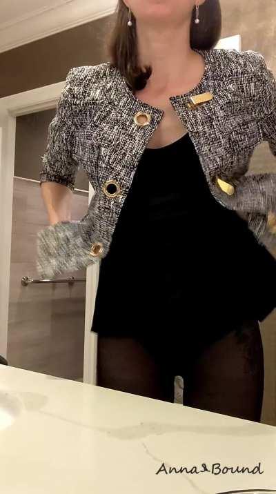 My client's wife was taking too long in the bathroom, so I had to keep myself entertained [gif]