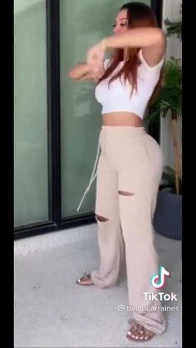 I wanna nut in her ass hole