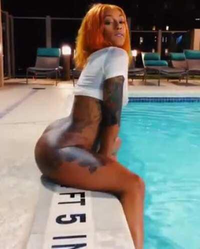 Hopefully we atleast get shit like this on her OF