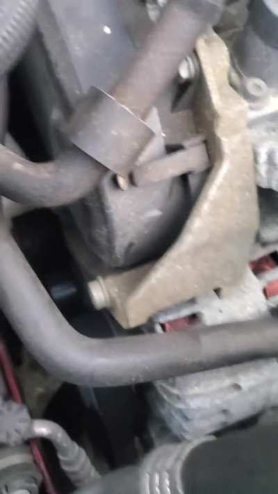 Does this sound like the alternator pulley?