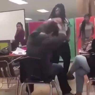 He called shorty a bitch😭😭