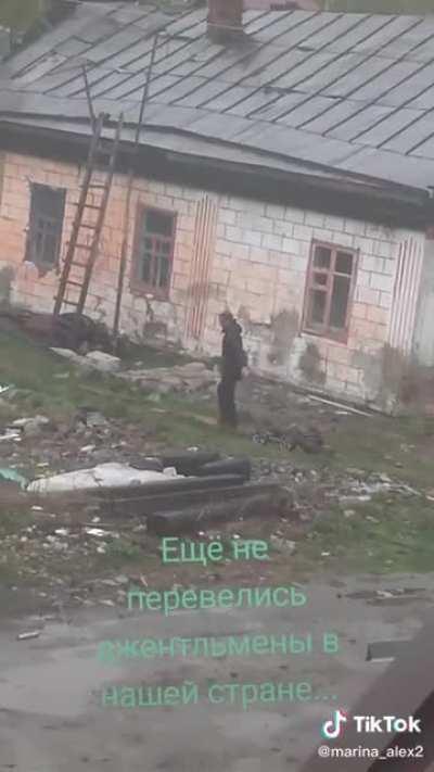 Везу подругу домой на крутой тачке.