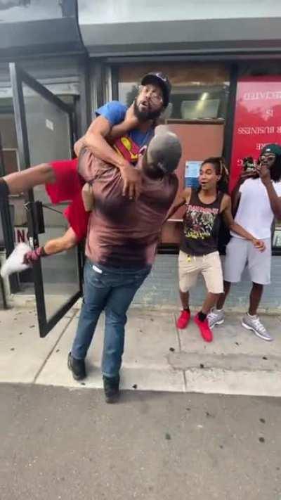 Ladies🤣your man is in the red shorts. Wyd?