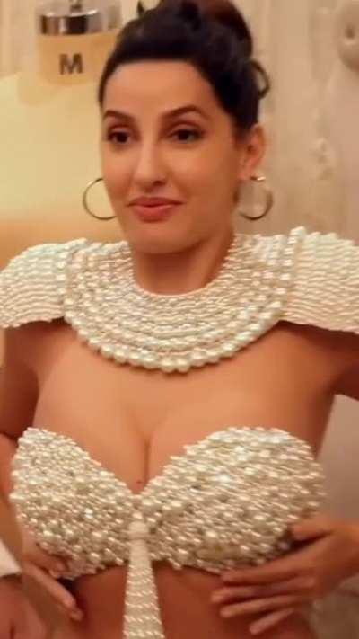 Nora Fatie Boobs 😍😍😍