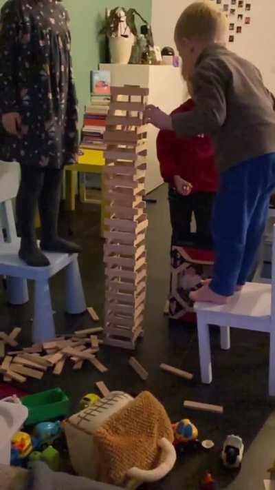 Building a tower with sis