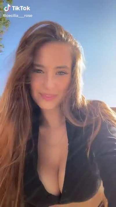 So sexy @cecilia___rose