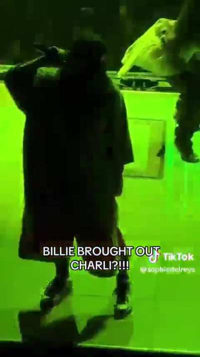 Billie Eilish brings out Charli for the ‘Guess’ remix at the HIT ME HARD AND SOFT Tour LA (Full Video) 