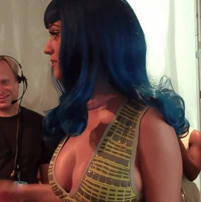 Cleavage at 2010 MTV Movie Awards