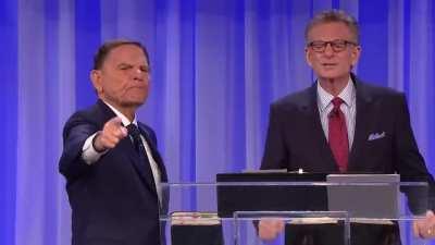 Covenant leaders after they see Syndicate capturing Everfall