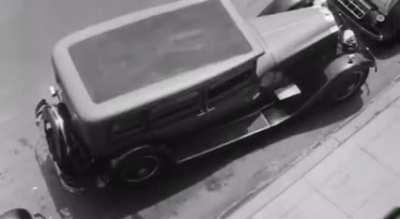 In 1938, California’s Brooks Walker patented the 5th wheel device known as ‘Park Car’. With the use of a series of gears and hydraulic pumps and lines, activation was made through a button beneath the dash.