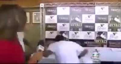 Mucalol encontra fã pessoalmente