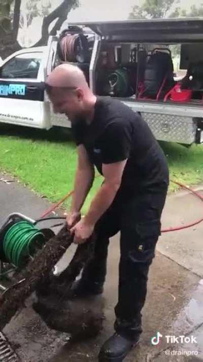 Когда плохо сливается вода в ванной