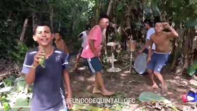 I have no idea whats going on but i love it, credit on the bottom of the vid