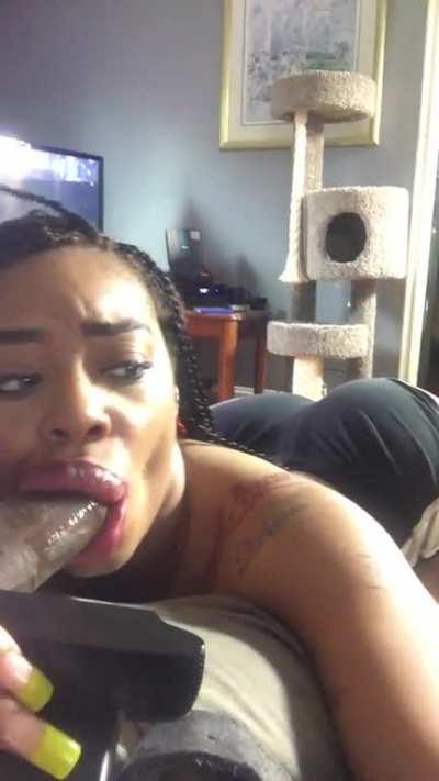 Black bimbo sucks bbc