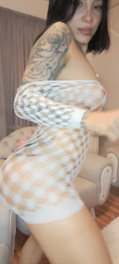 Booty so bouncy and this is the proof