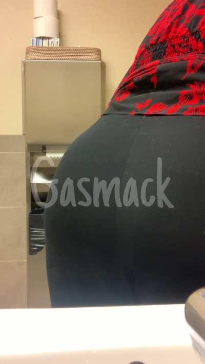 Real men love gassy chicks