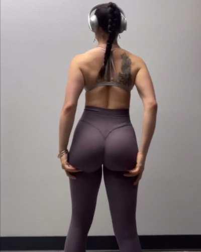Her ass looking good 🤤