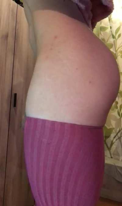 Let me bounce on your dick like this🥴