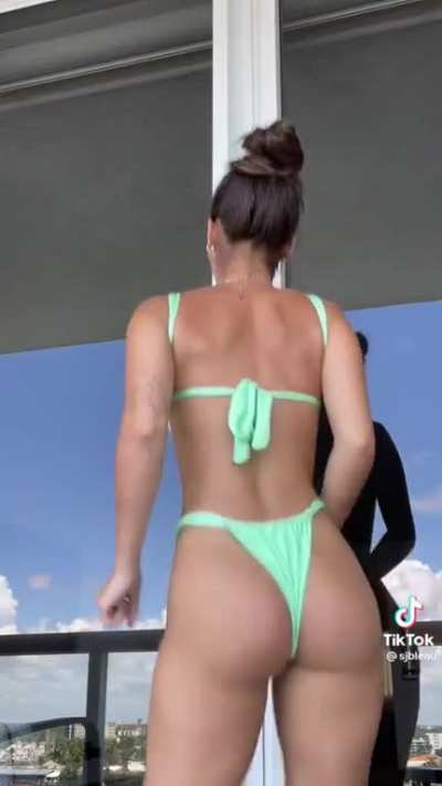 Whole lotta Ass pt1: kelseyswrld, yungsweet.v, sjbleau, psdtiktok, brookerharris, rachel.robertson