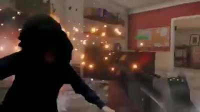 El FBI entrando a la casa del Dylan para decirle que haga el especial 2 millones (deaa nada que ver):