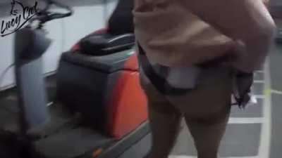 Thick creampie left before walking around dripping cum from her pussy in mall