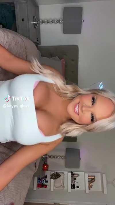 @kayy.glow the best tits on tiktok, tell me im 