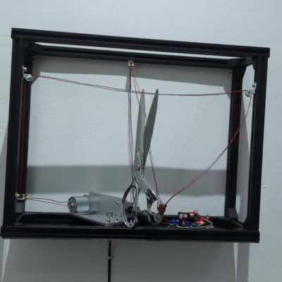 upgraded my prototype scissors into an art installation that's now on display in a gallery 🤖