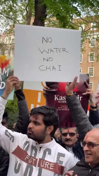 Indian protesters holding up water bottles to mock Pakistani protesters in London. They are telling them that Pakistan won’t have any water soon.