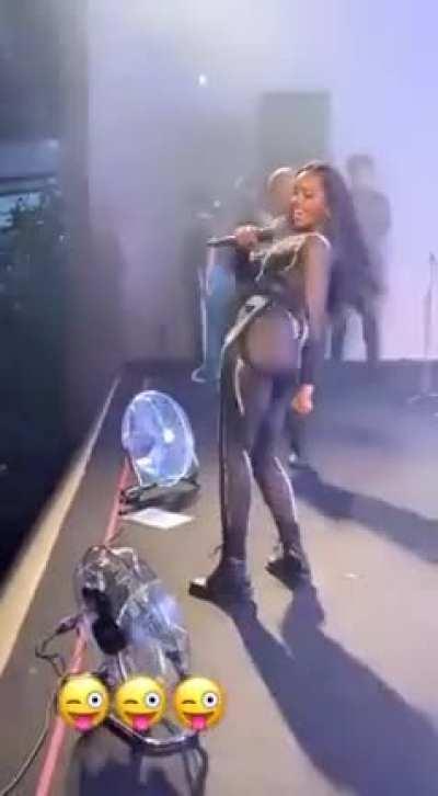 Mais uma do datapovo. Show da Iza