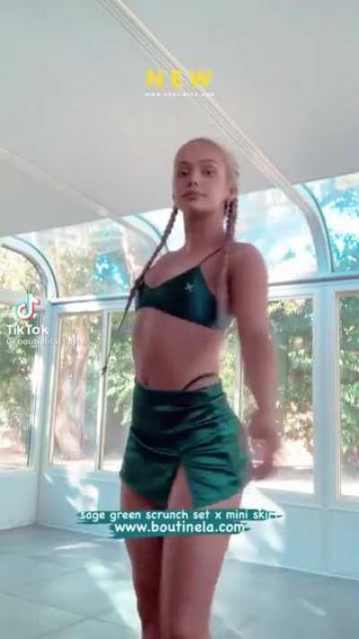 Would rip that set off and lick that asshole until she squirts! 🔥🍑💦