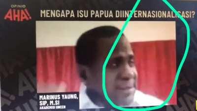 Kenapa muncul duluan kamu sayang, kan lagi serius