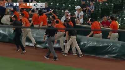 [Highlight] The umpire in the Orioles-Yankees game just tossed the grounds crew
