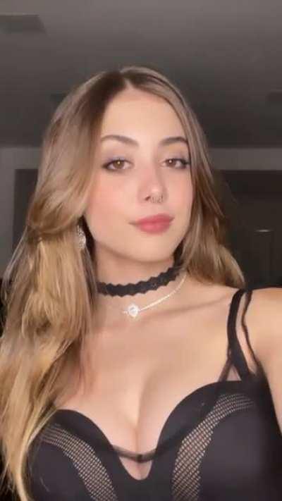 Surreal a beleza dela 🤤 Ananda