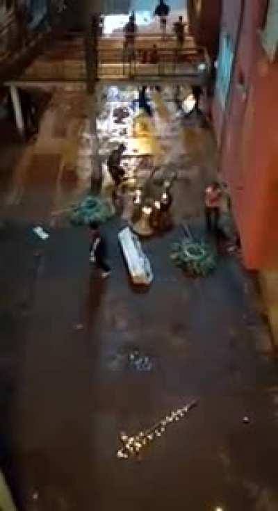 Disputa pra ver quem vai ficar com o corpo do muquinha depois do churras