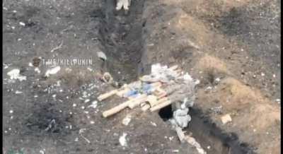 UA POV Ukrainian tank engages a Russian trench in Bakhmut, where several soldiers are seen hiding. KIA seen at the end.