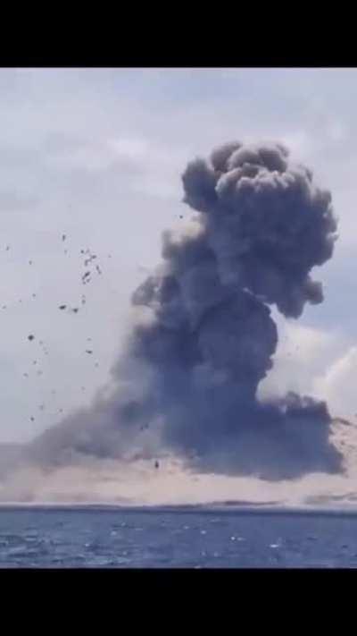 Incredible Volcano Eruption. 🌋 Those shockwaves! 😲. Then the 