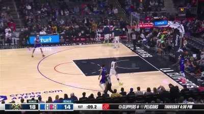 [Highlight] “My Goodness. That man played for the Sonics!”