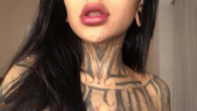 Hold on babe let me take a selfie for my horny redditors 😈😈😈